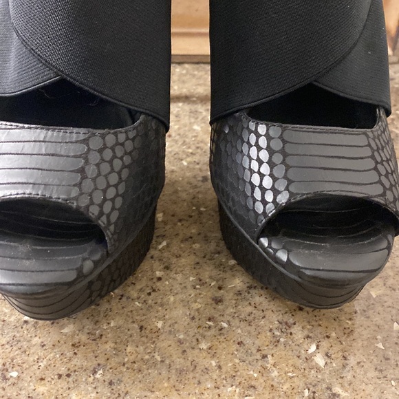 Black Jessica Simpson Peep Toe Heels Size 7.5 with 4.5” STILETTO heels & Spandex - Picture 10 of 16